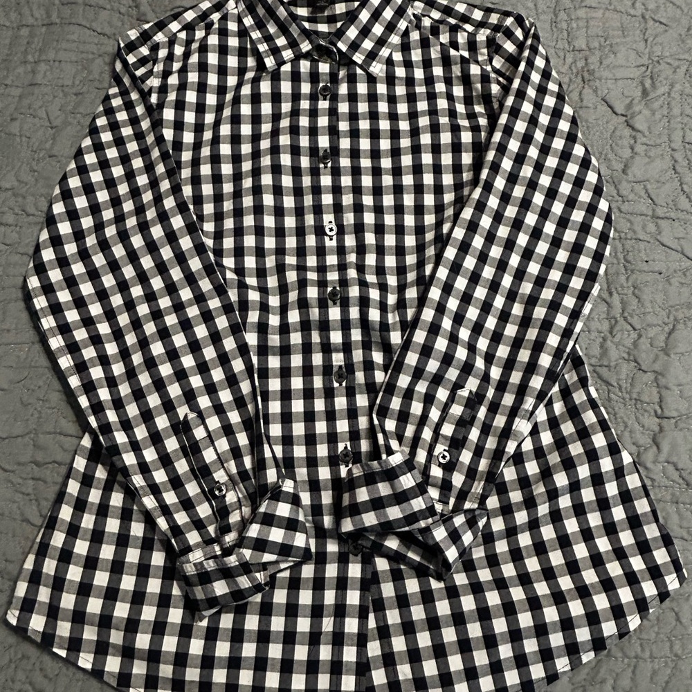 Banana Republic Black and White Casual Button Down Shirt